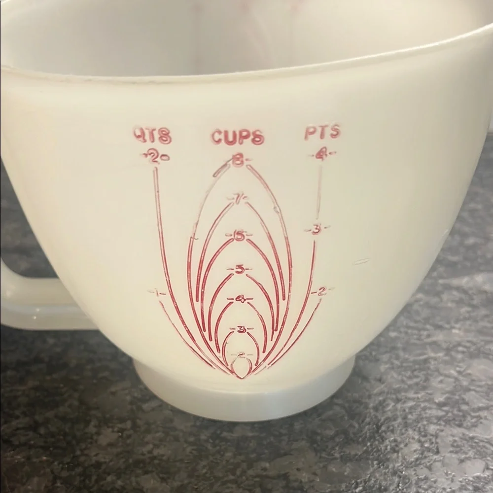 Vintage Tupperware White Mixing Bowl and Measuring Cup Set.  Excellent condition